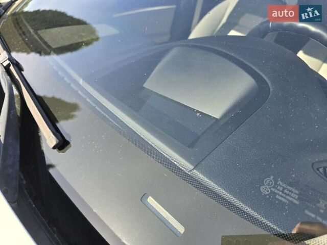 Белый БМВ 5 Серия, объемом двигателя 2 л и пробегом 135 тыс. км за 12900 $, фото 5 на Automoto.ua
