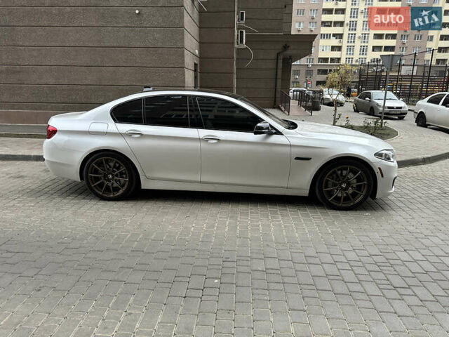 Белый БМВ 5 Серия, объемом двигателя 3 л и пробегом 84 тыс. км за 23500 $, фото 4 на Automoto.ua