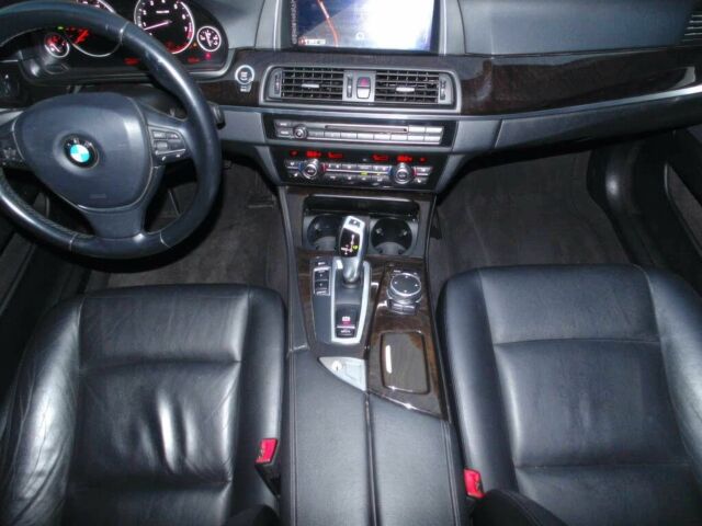 Білий БМВ 5 Серія, об'ємом двигуна 3 л та пробігом 77 тис. км за 10000 $, фото 12 на Automoto.ua