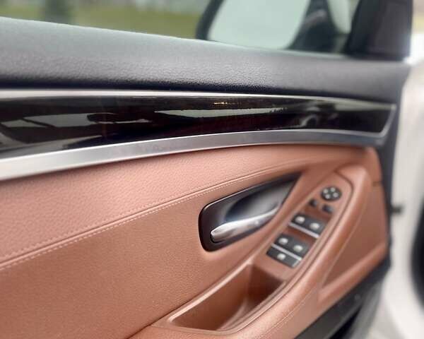 Білий БМВ 5 Серія, об'ємом двигуна 2 л та пробігом 149 тис. км за 16950 $, фото 22 на Automoto.ua