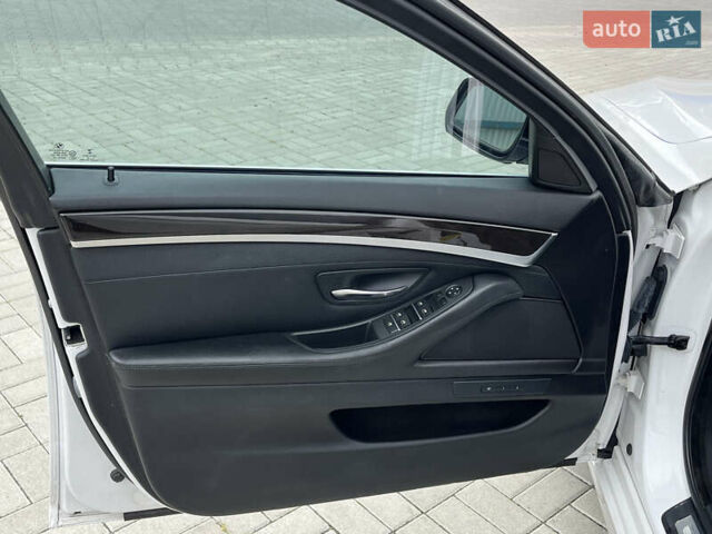 Білий БМВ 5 Серія, об'ємом двигуна 2 л та пробігом 146 тис. км за 16500 $, фото 20 на Automoto.ua