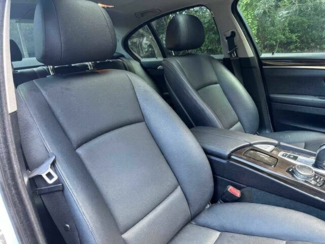 Білий БМВ 5 Серія, об'ємом двигуна 2 л та пробігом 77 тис. км за 9999 $, фото 9 на Automoto.ua