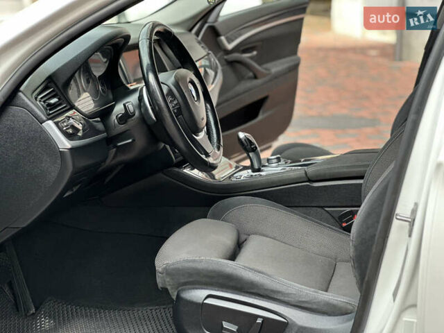 БМВ 5 Серия 2016 в Ивано-Франковске на Automoto.ua Белый БМВ 5 Серия, объемом двигателя 2 л и пробегом 230 тыс. км за 15450 $, фото 132 на Automoto.ua