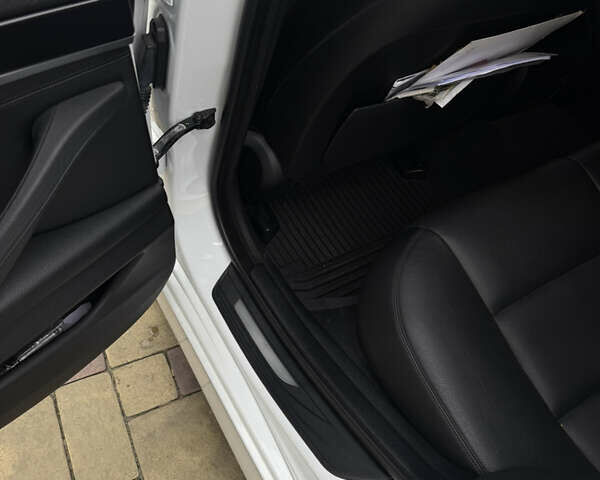 Белый БМВ 5 Серия, объемом двигателя 2 л и пробегом 110 тыс. км за 21000 $, фото 13 на Automoto.ua