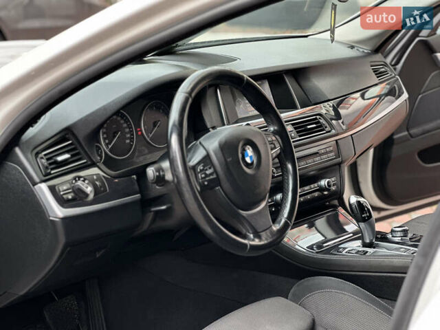 БМВ 5 Серия 2016 в Ивано-Франковске на Automoto.ua Белый БМВ 5 Серия, объемом двигателя 2 л и пробегом 230 тыс. км за 15450 $, фото 131 на Automoto.ua