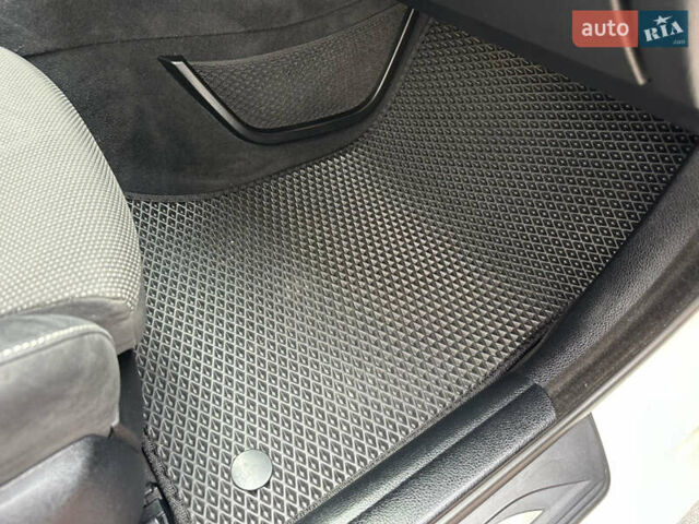 БМВ 5 Серия 2016 в Ивано-Франковске на Automoto.ua Белый БМВ 5 Серия, объемом двигателя 2 л и пробегом 230 тыс. км за 15450 $, фото 148 на Automoto.ua