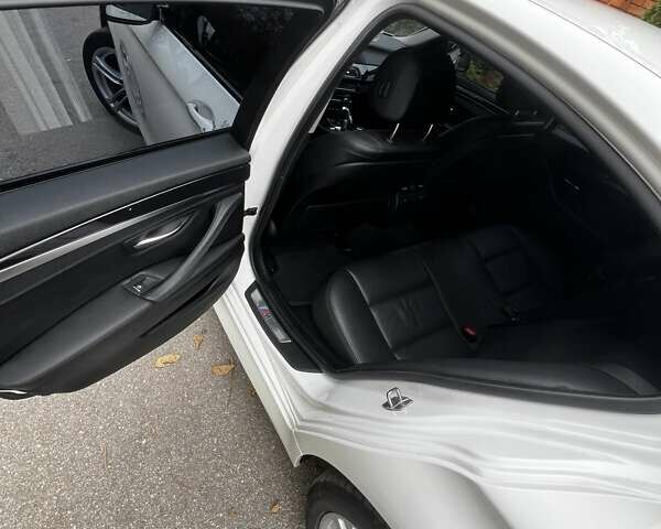 Білий БМВ 5 Серія, об'ємом двигуна 2 л та пробігом 84 тис. км за 25500 $, фото 15 на Automoto.ua