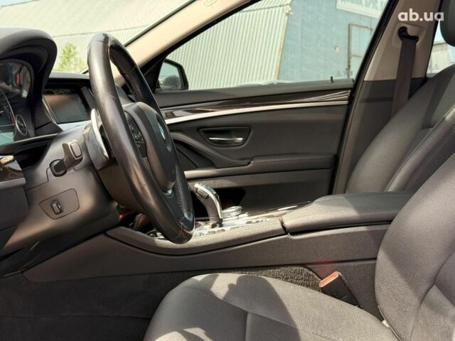 БМВ 5 Серия 2016 в Львове на Automoto.ua Белый БМВ 5 Серия, объемом двигателя 2 л и пробегом 222 тыс. км за 15490 $, фото 13 на Automoto.ua