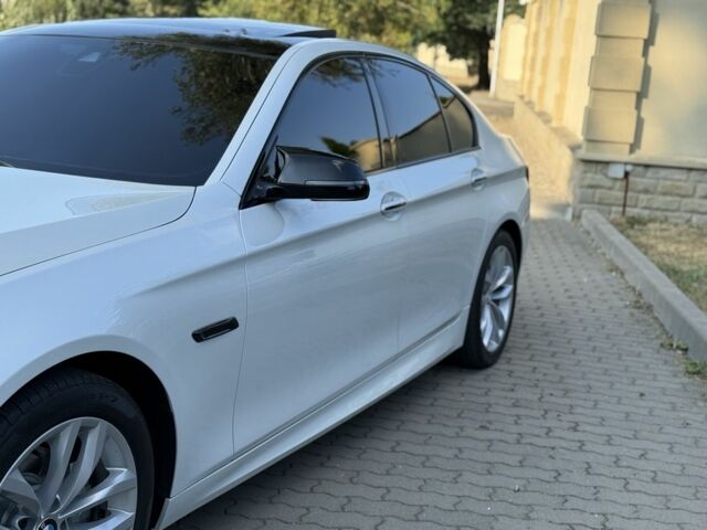 Білий БМВ 5 Серія, об'ємом двигуна 2 л та пробігом 300 тис. км за 13600 $, фото 4 на Automoto.ua