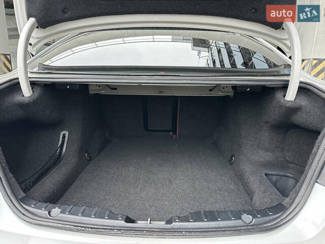 Белый БМВ 5 Серия, объемом двигателя 3 л и пробегом 156 тыс. км за 20499 $, фото 31 на Automoto.ua