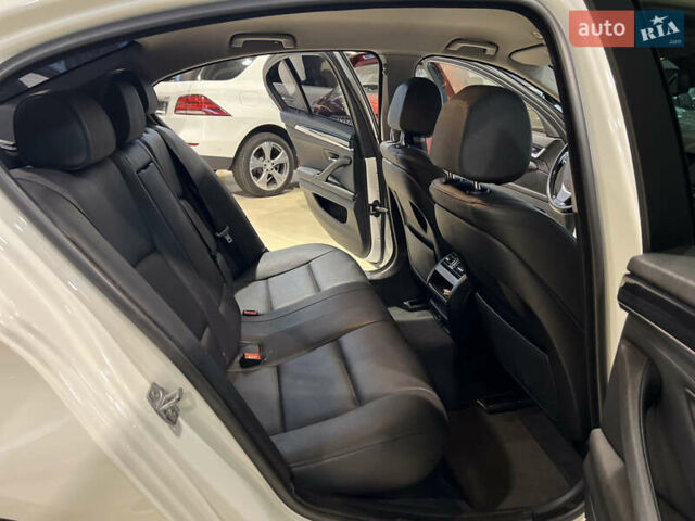 Белый БМВ 5 Серия, объемом двигателя 2 л и пробегом 175 тыс. км за 16099 $, фото 12 на Automoto.ua