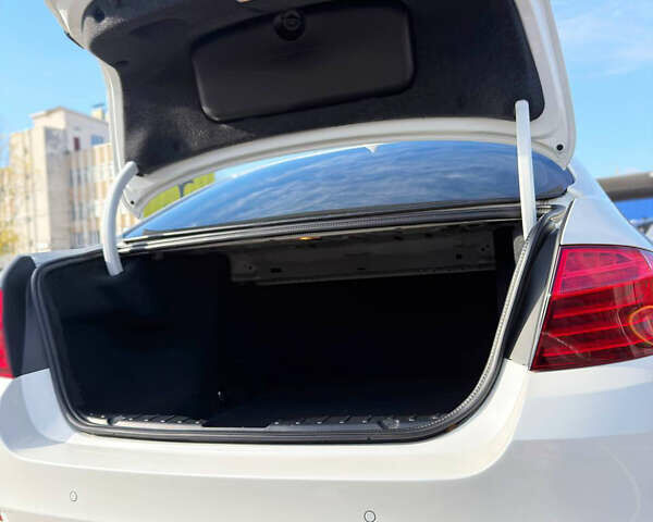 Белый БМВ 5 Серия, объемом двигателя 2 л и пробегом 141 тыс. км за 17200 $, фото 7 на Automoto.ua