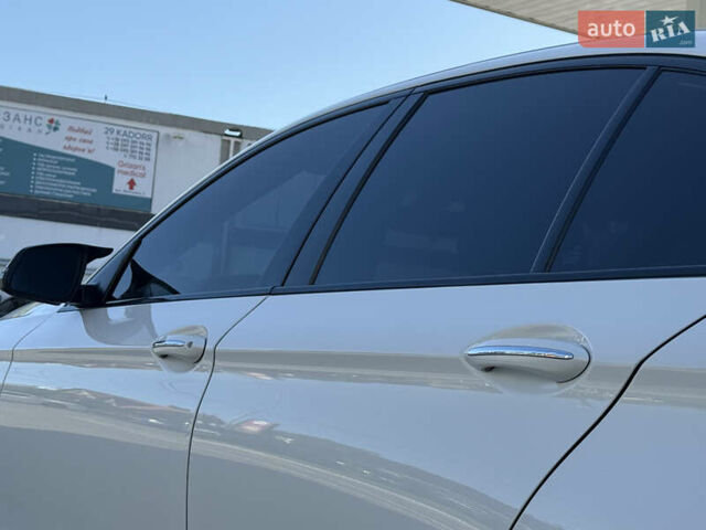 Белый БМВ 5 Серия, объемом двигателя 2 л и пробегом 148 тыс. км за 18800 $, фото 9 на Automoto.ua