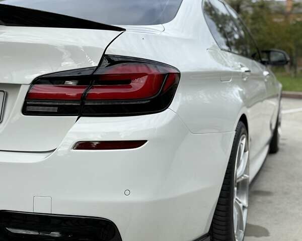 БМВ 5 Серия 2016 в Коростене на Automoto.ua Белый БМВ 5 Серия, объемом двигателя 2.99 л и пробегом 230 тыс. км за 25999 $, фото 20 на Automoto.ua