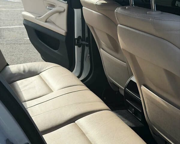 Белый БМВ 5 Серия, объемом двигателя 2 л и пробегом 141 тыс. км за 18400 $, фото 12 на Automoto.ua