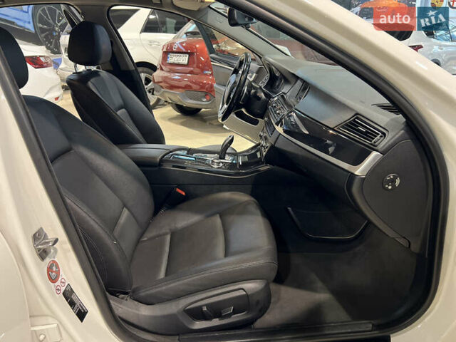 Белый БМВ 5 Серия, объемом двигателя 2 л и пробегом 175 тыс. км за 16099 $, фото 11 на Automoto.ua