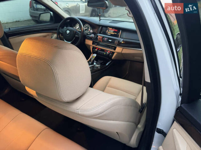 Білий БМВ 5 Серія, об'ємом двигуна 3 л та пробігом 155 тис. км за 17700 $, фото 30 на Automoto.ua