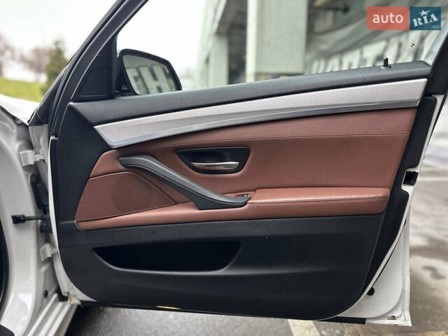 Белый БМВ 5 Серия, объемом двигателя 3 л и пробегом 156 тыс. км за 20499 $, фото 61 на Automoto.ua