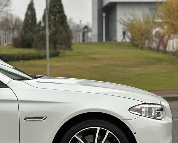 Белый БМВ 5 Серия, объемом двигателя 3 л и пробегом 156 тыс. км за 20499 $, фото 17 на Automoto.ua