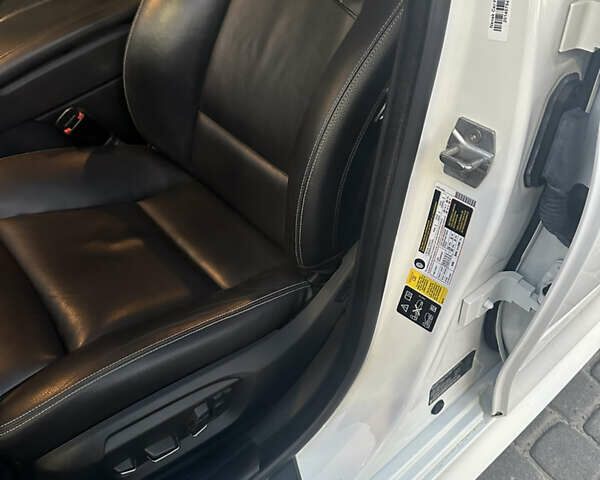 Белый БМВ 5 Серия, объемом двигателя 3 л и пробегом 165 тыс. км за 24500 $, фото 16 на Automoto.ua