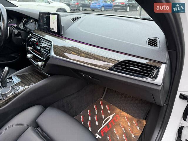 Білий БМВ 5 Серія, об'ємом двигуна 2 л та пробігом 74 тис. км за 26500 $, фото 45 на Automoto.ua