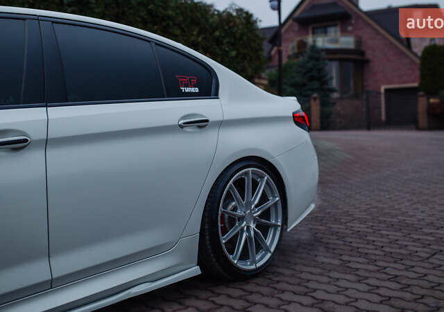 Белый БМВ 5 Серия, объемом двигателя 3 л и пробегом 139 тыс. км за 35000 $, фото 19 на Automoto.ua