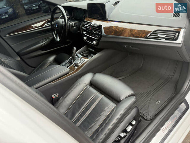 Белый БМВ 5 Серия, объемом двигателя 3 л и пробегом 132 тыс. км за 31500 $, фото 17 на Automoto.ua