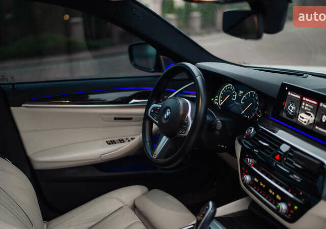 Белый БМВ 5 Серия, объемом двигателя 3 л и пробегом 139 тыс. км за 35000 $, фото 65 на Automoto.ua