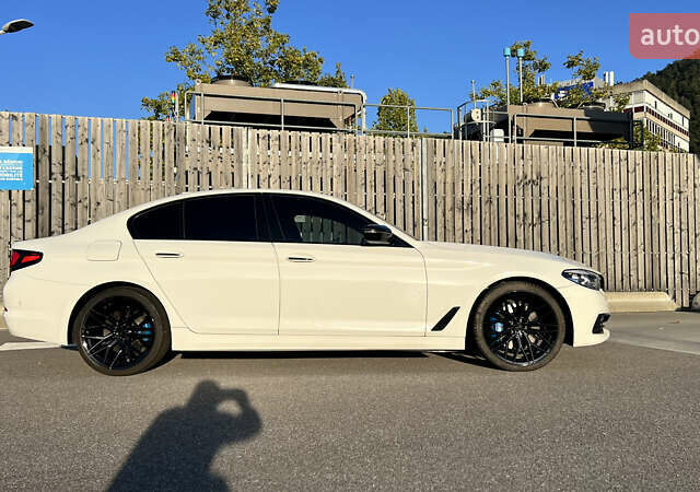 Белый БМВ 5 Серия, объемом двигателя 2 л и пробегом 175 тыс. км за 27000 $, фото 4 на Automoto.ua