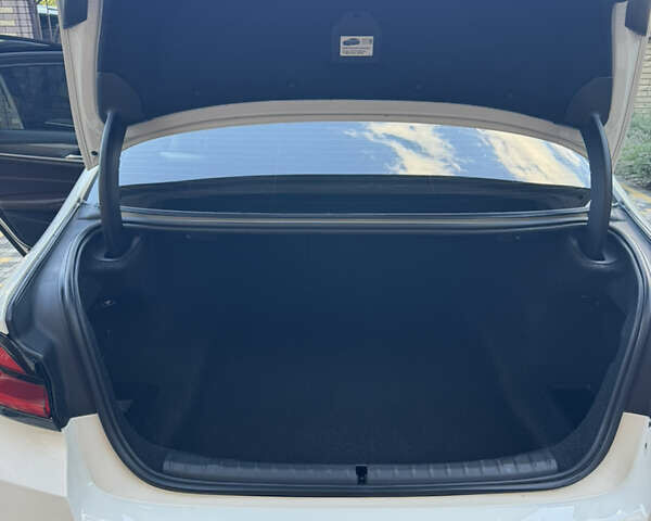 Белый БМВ 5 Серия, объемом двигателя 3 л и пробегом 180 тыс. км за 35400 $, фото 55 на Automoto.ua