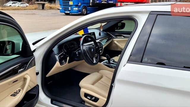 Белый БМВ 5 Серия, объемом двигателя 3 л и пробегом 113 тыс. км за 32000 $, фото 3 на Automoto.ua