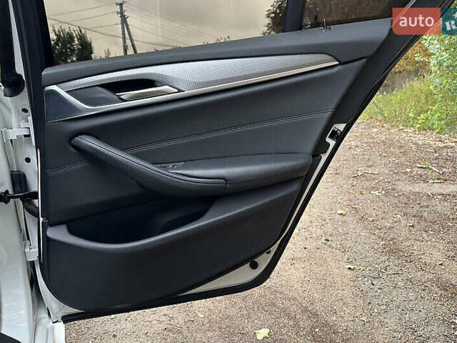 БМВ 5 Серия 2017 в Львове на Automoto.ua Белый БМВ 5 Серия, объемом двигателя 2 л и пробегом 107 тыс. км за 27500 $, фото 12 на Automoto.ua