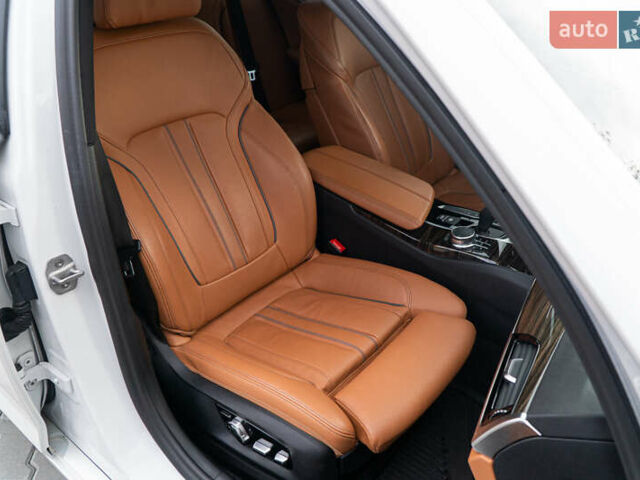 Белый БМВ 5 Серия, объемом двигателя 2 л и пробегом 178 тыс. км за 28400 $, фото 26 на Automoto.ua