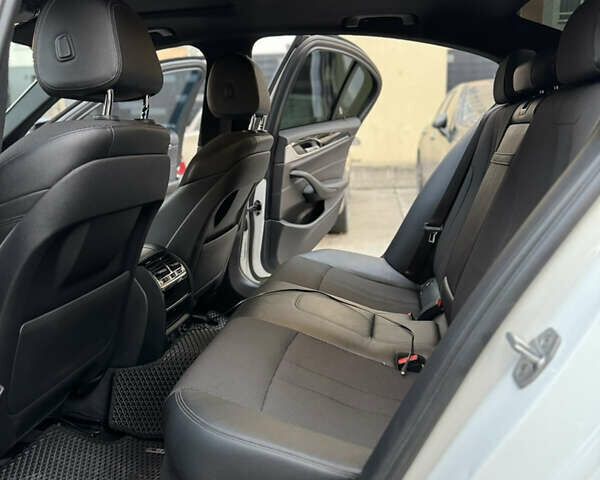 Білий БМВ 5 Серія, об'ємом двигуна 2.99 л та пробігом 290 тис. км за 28000 $, фото 11 на Automoto.ua