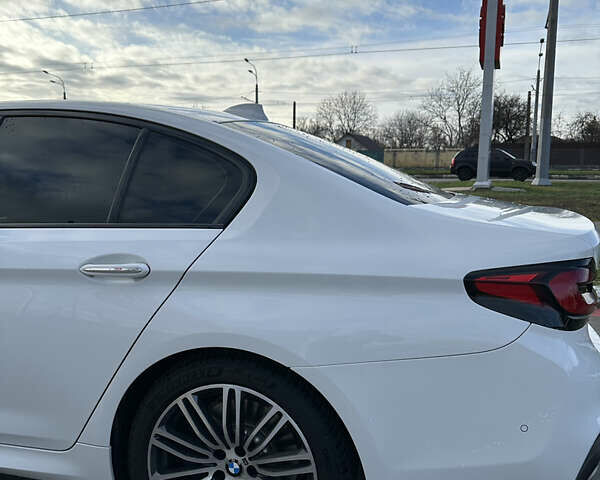 Белый БМВ 5 Серия, объемом двигателя 3 л и пробегом 131 тыс. км за 33000 $, фото 10 на Automoto.ua