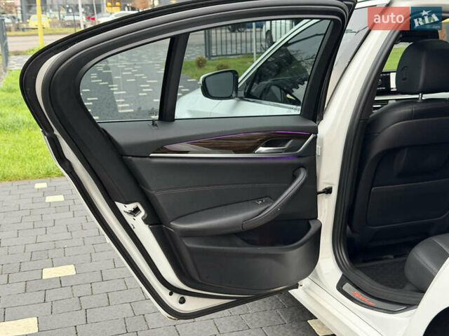 Білий БМВ 5 Серія, об'ємом двигуна 2 л та пробігом 74 тис. км за 26500 $, фото 29 на Automoto.ua