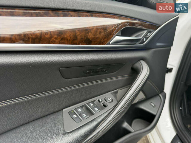 Белый БМВ 5 Серия, объемом двигателя 3 л и пробегом 132 тыс. км за 31500 $, фото 15 на Automoto.ua