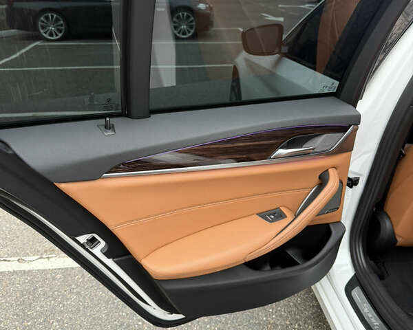 Белый БМВ 5 Серия, объемом двигателя 2.98 л и пробегом 120 тыс. км за 33700 $, фото 19 на Automoto.ua