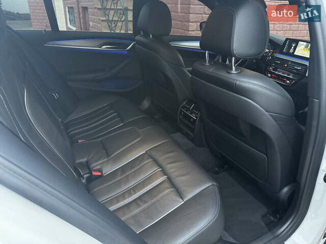 Білий БМВ 5 Серія, об'ємом двигуна 2 л та пробігом 123 тис. км за 31900 $, фото 26 на Automoto.ua