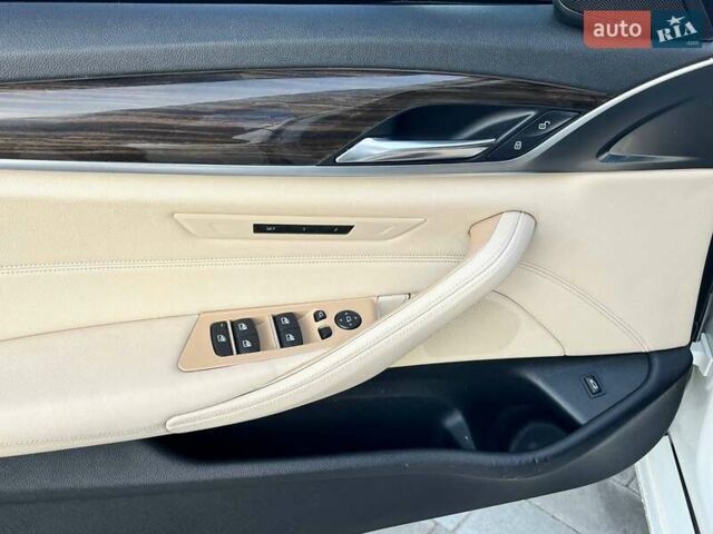 Белый БМВ 5 Серия, объемом двигателя 2 л и пробегом 220 тыс. км за 19300 $, фото 18 на Automoto.ua