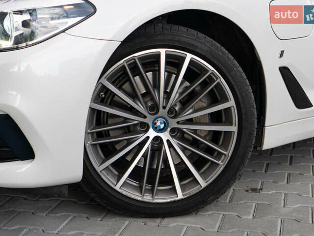 Белый БМВ 5 Серия, объемом двигателя 2 л и пробегом 178 тыс. км за 28400 $, фото 3 на Automoto.ua