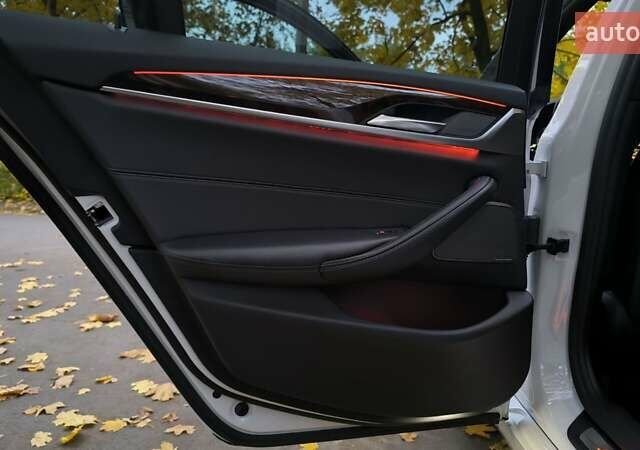 Белый БМВ 5 Серия, объемом двигателя 3 л и пробегом 211 тыс. км за 26900 $, фото 17 на Automoto.ua