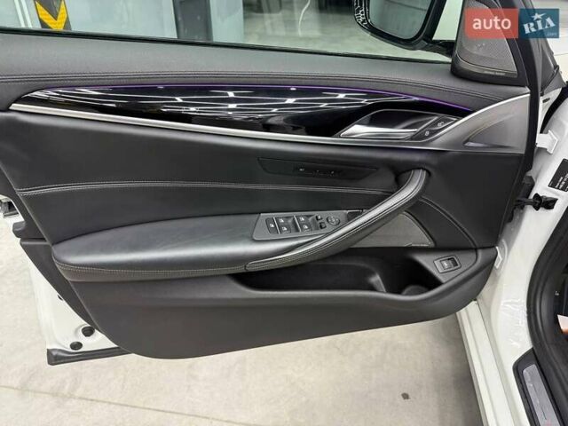 Белый БМВ 5 Серия, объемом двигателя 2.99 л и пробегом 245 тыс. км за 33000 $, фото 6 на Automoto.ua