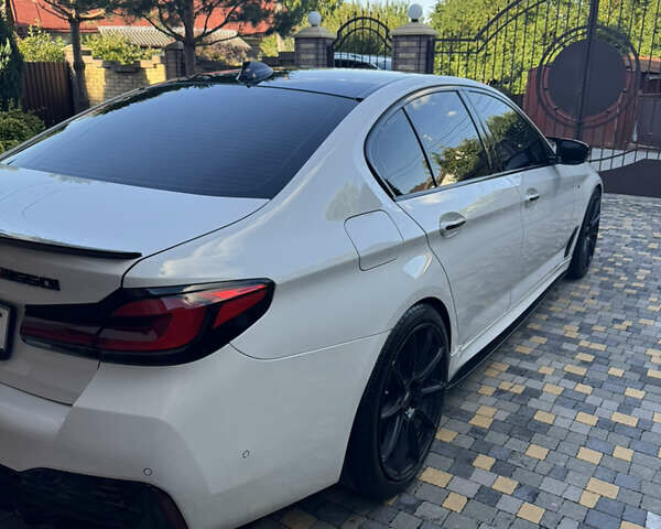 Белый БМВ 5 Серия, объемом двигателя 3 л и пробегом 180 тыс. км за 31900 $, фото 62 на Automoto.ua