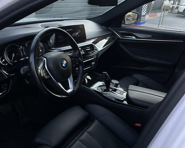 Білий БМВ 5 Серія, об'ємом двигуна 2 л та пробігом 96 тис. км за 25500 $, фото 12 на Automoto.ua