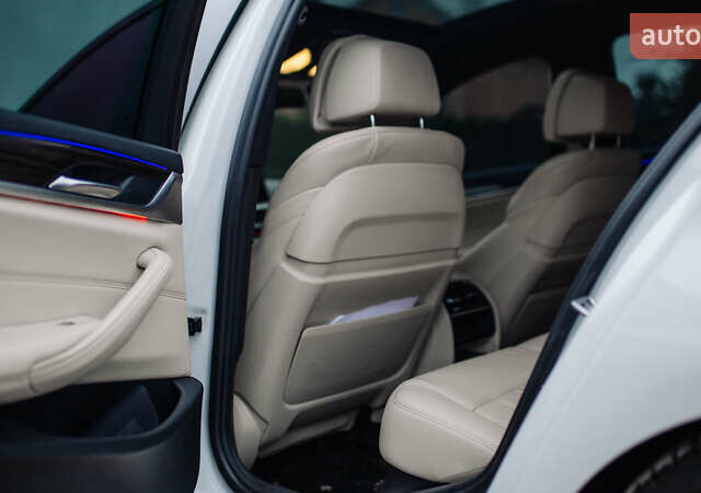 Белый БМВ 5 Серия, объемом двигателя 3 л и пробегом 139 тыс. км за 35000 $, фото 39 на Automoto.ua