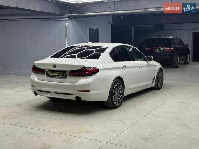 Белый БМВ 5 Серия, объемом двигателя 3 л и пробегом 245 тыс. км за 33000 $, фото 5 на Automoto.ua