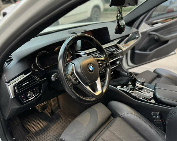 Білий БМВ 5 Серія, об'ємом двигуна 2.99 л та пробігом 290 тис. км за 28000 $, фото 16 на Automoto.ua