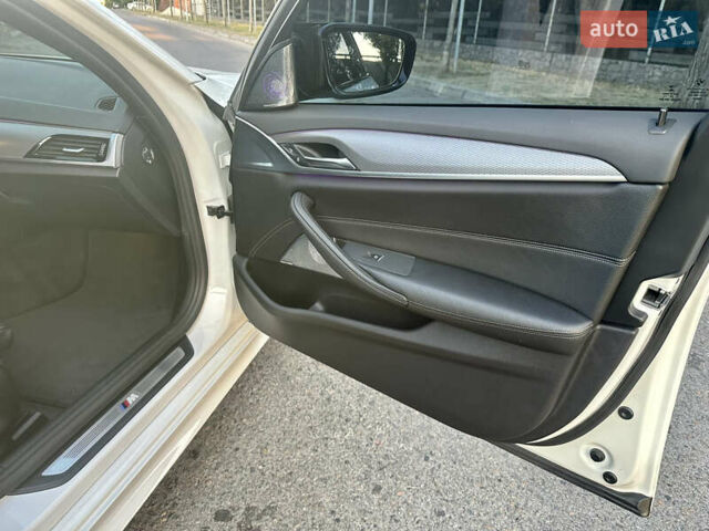Білий БМВ 5 Серія, об'ємом двигуна 2 л та пробігом 115 тис. км за 29999 $, фото 17 на Automoto.ua