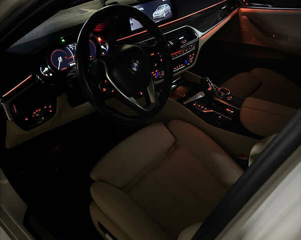 Белый БМВ 5 Серия, объемом двигателя 2 л и пробегом 162 тыс. км за 27000 $, фото 7 на Automoto.ua